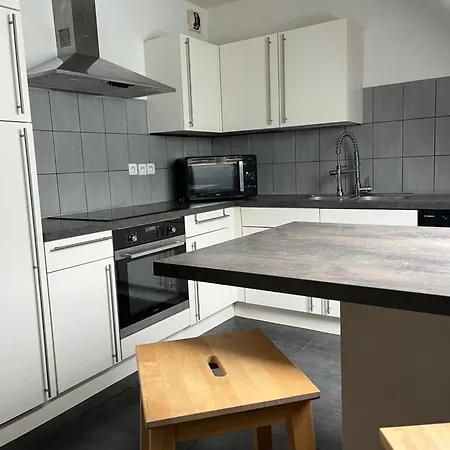 Apartment Alexander Home With Parking