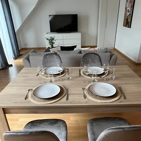 Apartment Alexander Home With Parking